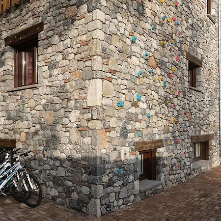 Alpine Aria Калаврита